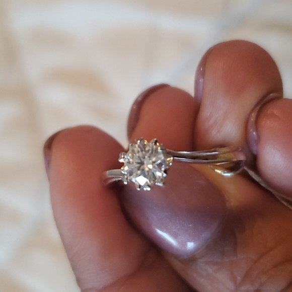 0.5 CT round Moissanite ring on 925 silver - Picture 3 of 9